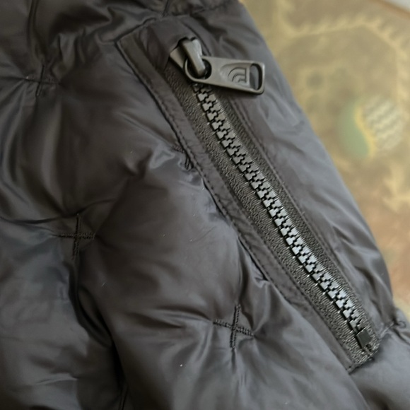 The North Face Black Quilted Puffer Jacket - Picture 4 of 8